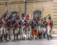 Espa_oles_cargando_armas