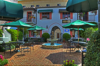 Barnies_coffee_courtyard