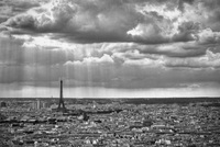 Tour-eiffel-sous-les-nuages