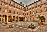 Estense-castle-courtyard-ferrara-italy