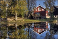 Norwegian-farm-in-autumn-light