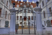Gate
