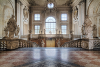 Statues-