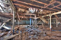 Collapsed-roof