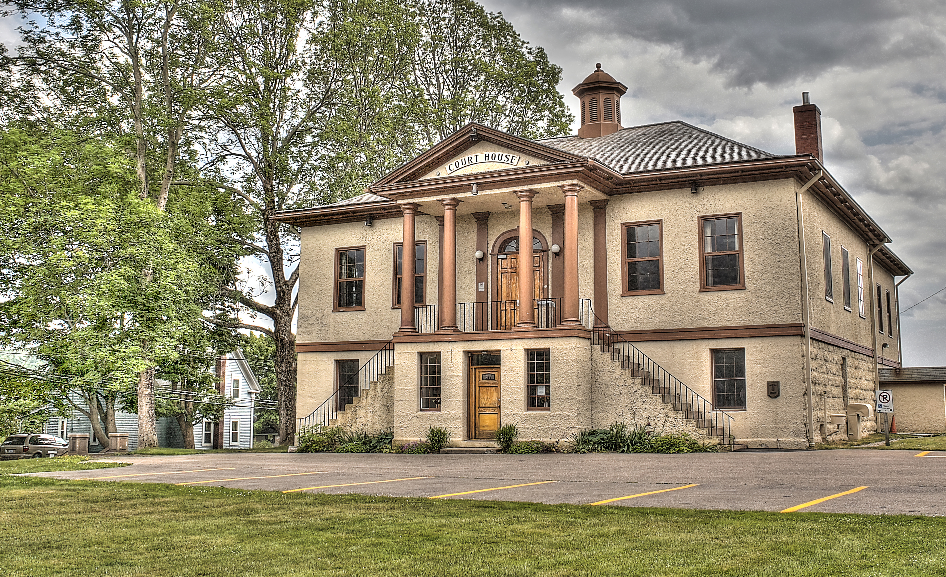 old fashion court house | hdr creme old fashion court house | hdr creme