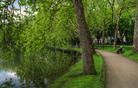 Old-woman-at-the-castle-pond