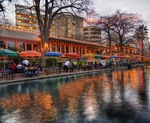 The-river-walk-at-sunset-in-san-antonio
